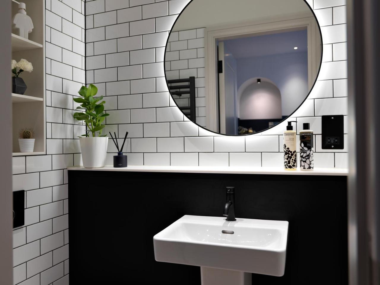 Student Castle Studio Apartments - Free Parking 바스 외부 사진