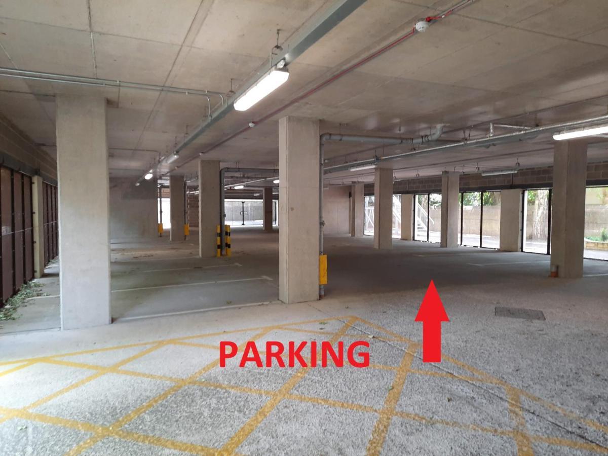Student Castle Studio Apartments - Free Parking 바스 외부 사진